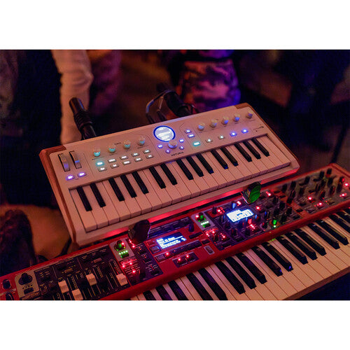 Arturia AstroLab 37 Avant-garde stage keyboard