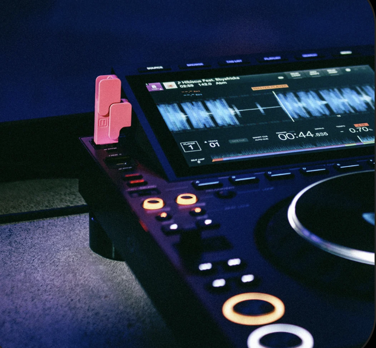 DJ Tech Tools Chroma USB Drive for DJs 128GB, Blue